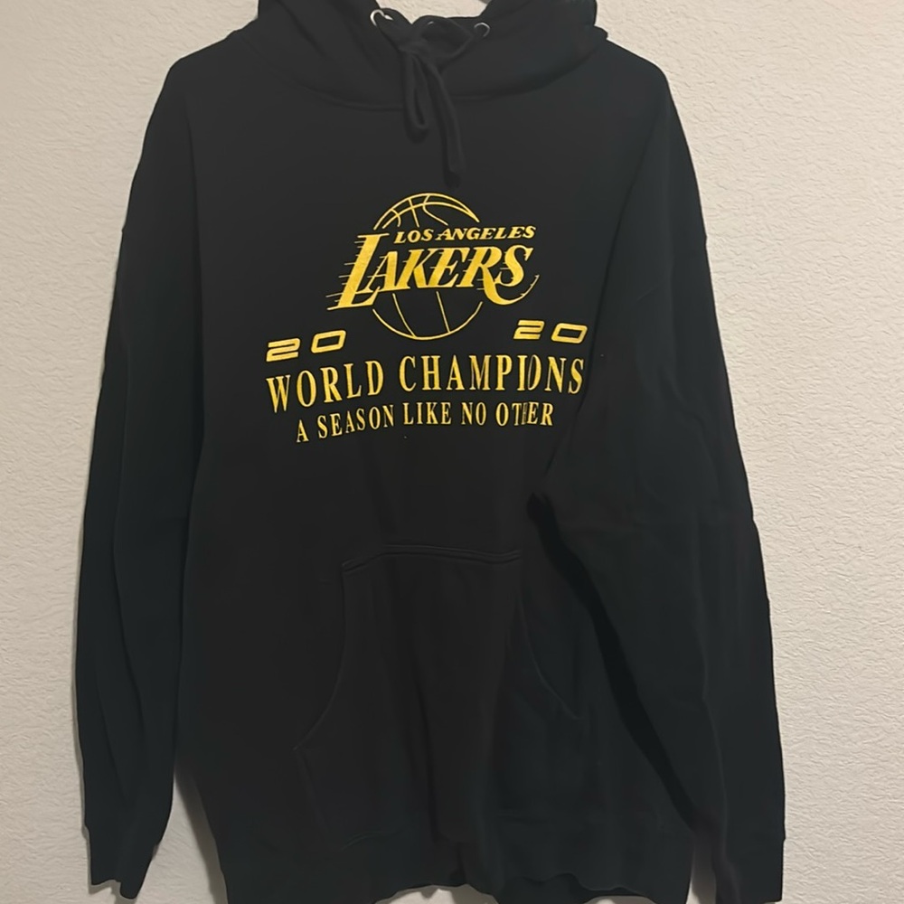 2020 WORLD CHAMPIONSHIP LOS ANGELES LAKERS HOODIE in BLACK
